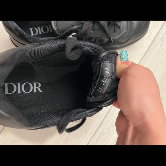 Mens DIOR sneakers in black size 42 worn twice with box and dust bag - Picture 4 of 4